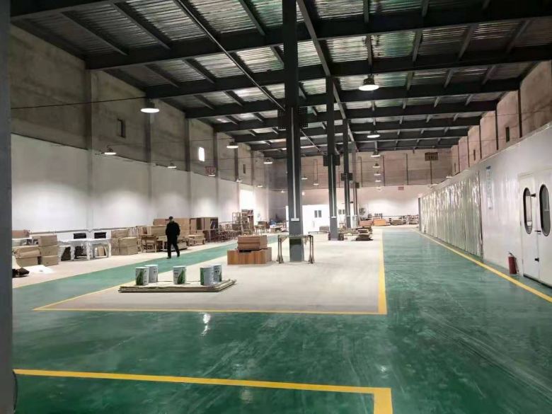 成功的电竞酒店通常具备几个共同特点:精准的目标客群定位、独特的主题设计风格、稳定的设备维护体系以及创新的社交活动策划