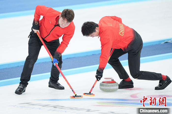哈尔滨亚冬会冰壶男子项目：中国队战胜中国香