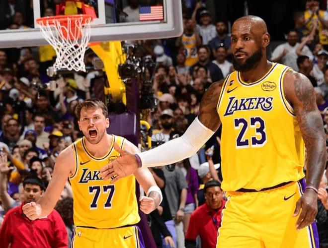 詹姆斯飞身救球逆转掘金 湖人五连胜稳居西部第