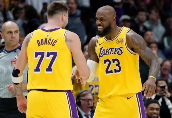 詹姆斯飞身救球逆转掘金 湖人五连胜稳居西部第