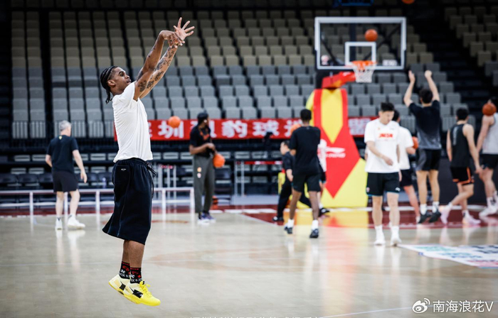 深圳男篮豪取14连胜后引援动作迅速 新外援加盟
