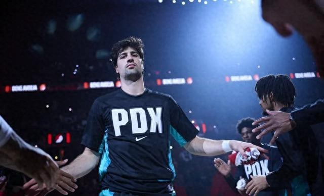 阿夫迪亚41+12助攻率开拓者逆转太阳晋级季后赛